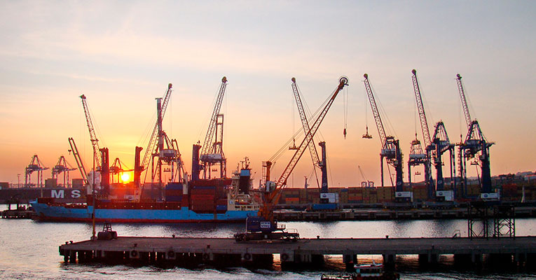 A Controversa Cobrança das Taxas de Marinha